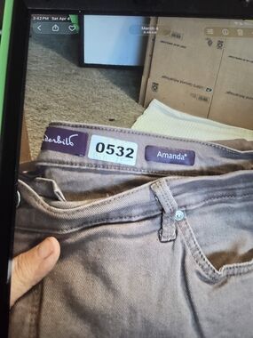 Straight-Leg Women’s Jeans in Taupe